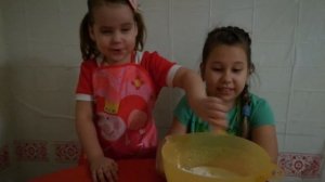 Готовим вместе,дети готовят еду