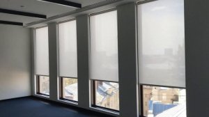 Автоматические рулонные шторы из ткани Screen
