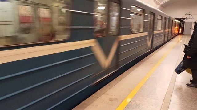 Прибытие ЕМА на Станции Кировский Завод смотреть онлайн