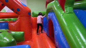 Детский игровой центр, горка с шариками, батуты, детский лабиринт