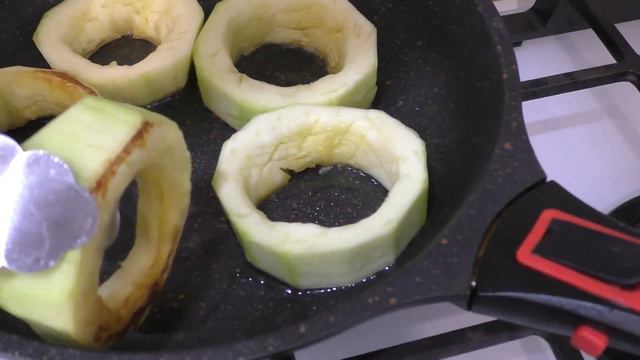 Когда у меня остается кабачок и куриное мясо, я всегда готовлю это блюдо. смотреть онлайн