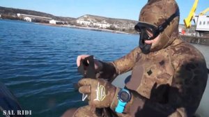 Затонувшая подводная лодка - Sunken submarine in the Sevastopol bay.