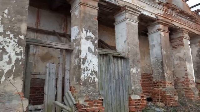 Заброшенная Усадьба   Кладбище и  семейный  склеп