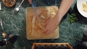 САЛАТ С ГРУДКОЙ И ЯИЧНЫМИ БЛИНЧИКАМИ