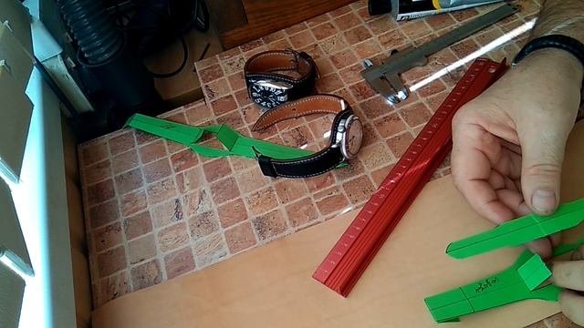 Сложный ремешок для часов с подиумом...