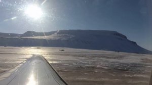 Взлет в аэропорту Свальбард, Шпицберген, Норвегия