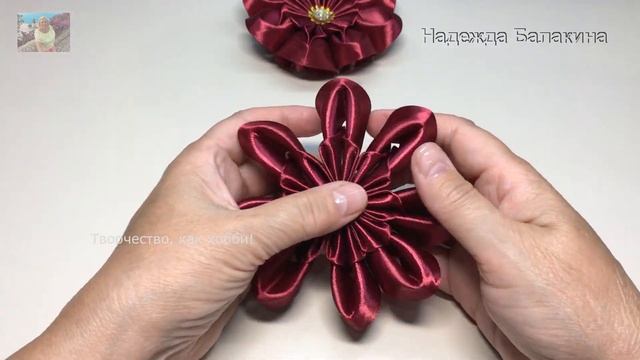 Бордовая Гербера - элегантный цветок. МК/DIY. Flowers from ribbons. смотреть онлайн