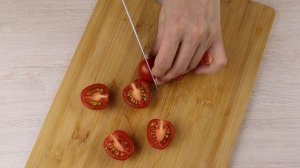Салат из морепродуктов с пекинской капустой. Готовится невероятно быстро. Легкий и полезный.