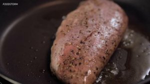 Утиная грудка су-вид с пюре из пастернака и красной яблочной капустой