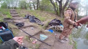 Как и на что ловить форель когда она плавает на поверхности воды