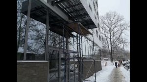 Монтаж линеарных панелей на многоквартирном доме