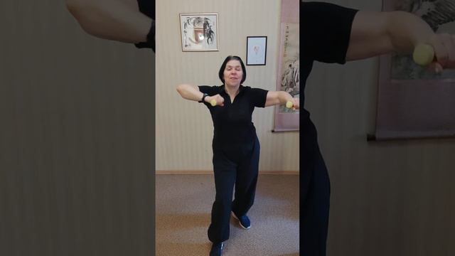 11 минут с лёгкими гантелями. 08.02.24 смотреть онлайн