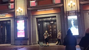 Музыканты на Старом Арбате, парень поёт песни под гитару 🎶🎸 27.11.20