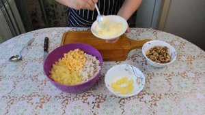 Салат из курицы и ананаса на новогодний стол .