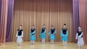 Ансамбль танца "Хыял" . Татарский стилизованный танец "Бас, әйдә бас"