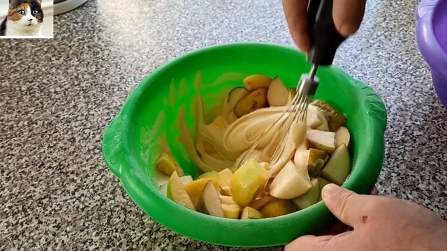 Деревенский пирог с яблоками и грушами на сметане