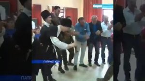 черкес из Сирии танцует