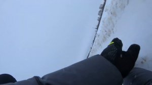 БЕЗУМНЫЕ ГОНКИ НА СНЕГОКАТЕ ЗА МАШИНОЙ / ДРИФТ НА САНЯХ