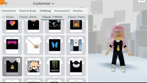 Сестра делает мне скин в Roblox😅💖