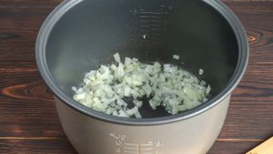 Крылышки с картошкой в мультиварке