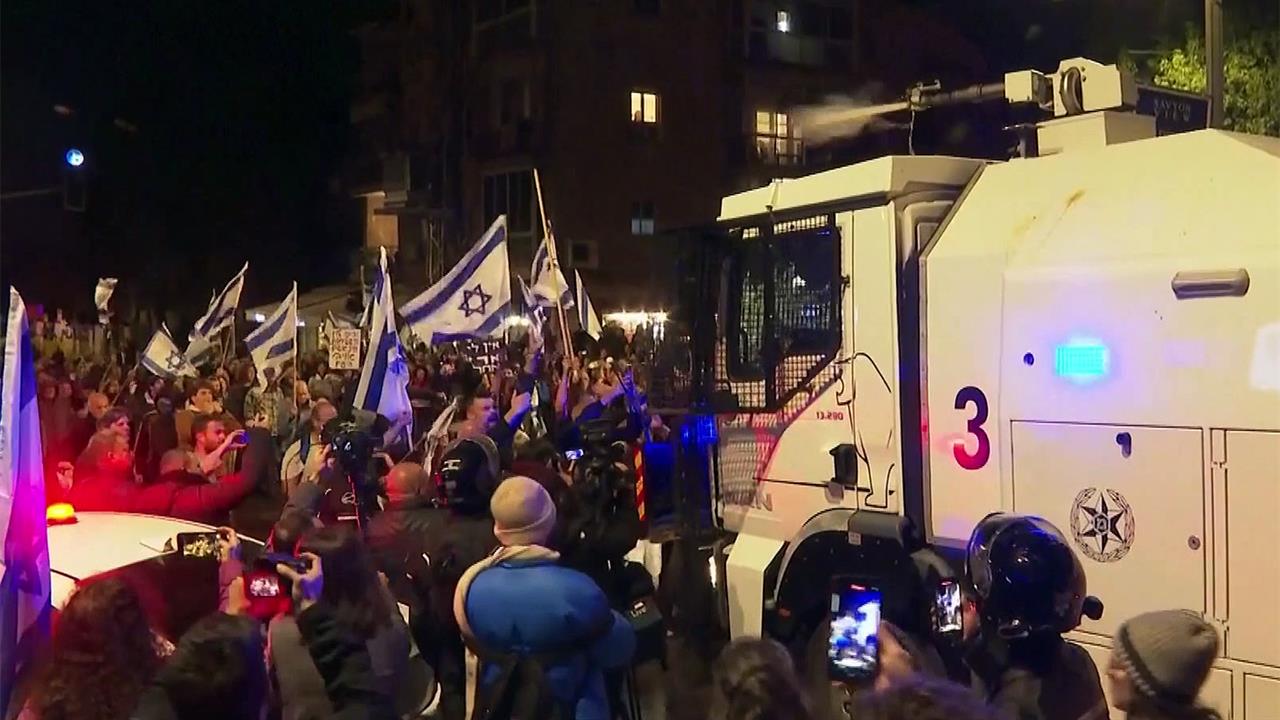 В Израиле демонстранты пытались прорваться к резиденции премьера