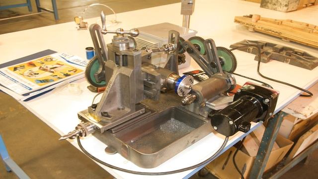 Крутой мини зубонарезной станок /|\ Steep mini gear hobbing machine смотреть онлайн