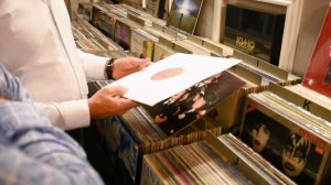 Как правильно держать пластинку? / Дом Винила