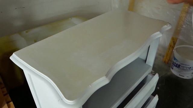 Покраска лакированной деревянной мебели