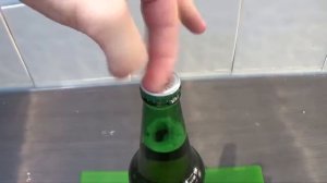 Как открыть бутылку пива без открывалки,