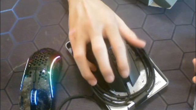 Glorious vs Logitech ! СРАВНЕНИЕ ЛУЧШИХ МЫШЕК ДЛЯ ПВП!!! GLORIOUS MODEL D VS LOGITECH G 502! смотреть онлайн