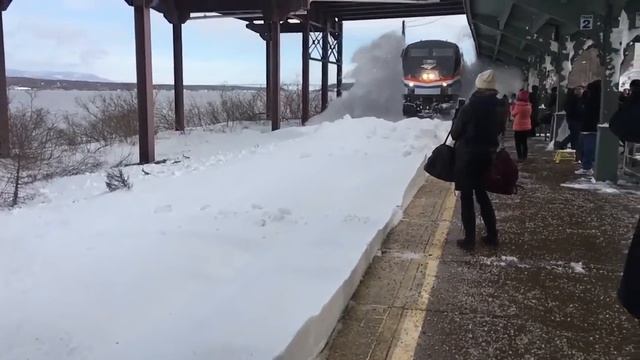 Снежное шоу в исполнении пассажирского поезда смотреть онлайн