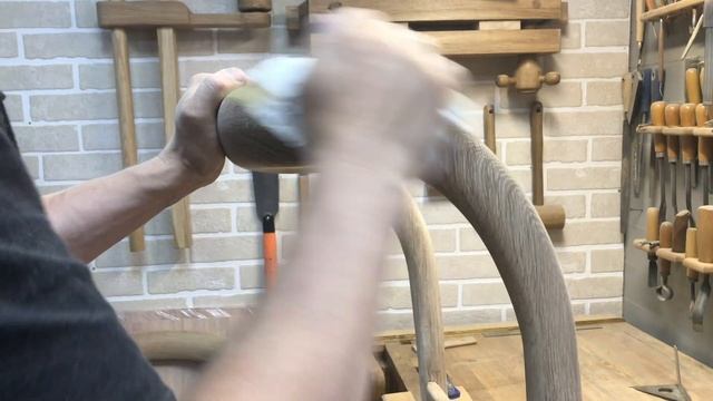 Изготовление дубовых стульев с "гибким характером". смотреть онлайн