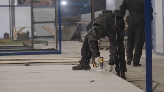 НЕ ПОКУПАЙ бытовки с таким полом, чтобы НЕ ПОЖАЛЕТЬ! / Как сделать полы в бытовке по уму? смотреть онлайн