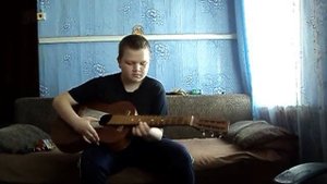 Песенка на гитаре на одной струне . в траве сидел кузнечик