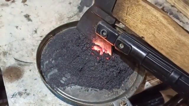 Необычный метод закалки топора при помощи сварочного аппарата. смотреть онлайн