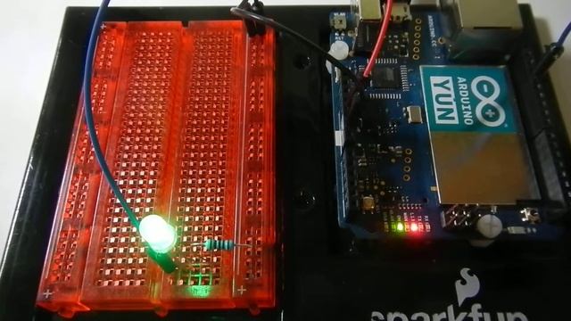 Arduino Yun / Uno Blink LED Example смотреть онлайн