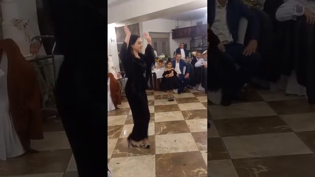 Красивая цыганка танцует чётко ???? смотреть онлайн