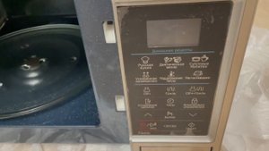 Распаковка — Микроволновая печь Samsung GE83MRTQS/BW