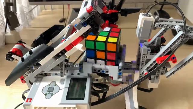 Робот который собирает кубик рубик смотреть онлайн