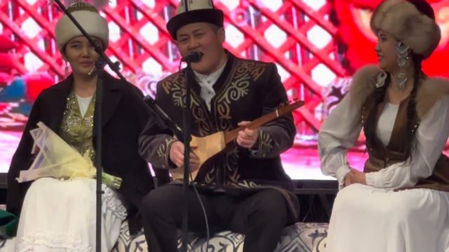 Керемет айтыш - 2024🔥🔥🔥 // Ош шаары // Изат Айдаркулова & Акматбек Султан уулу смотреть онлайн