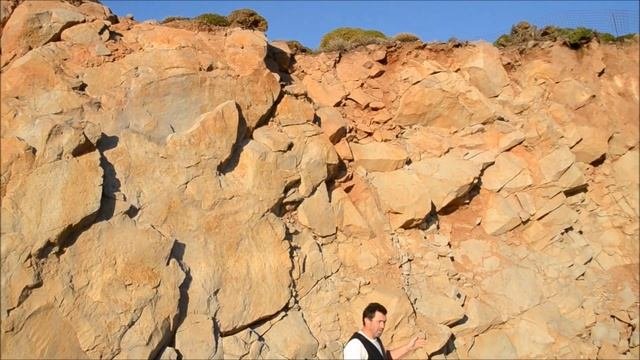Серый камень. Карьер.