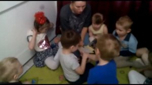 Позитивия 05 04 2019 Воспитатель читает детям сказку Любовь Горлова