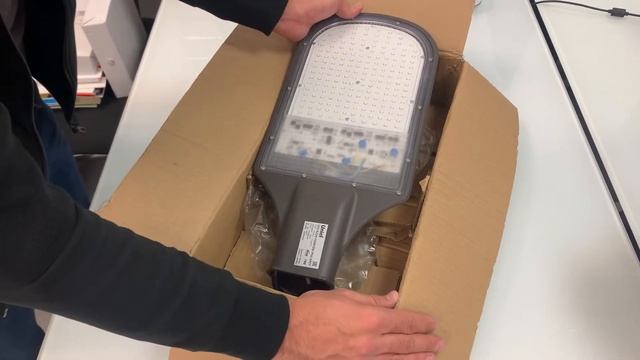 Светодиодный уличный консольный светильник от компании Uniel ULV R22H 120W IP65 GREY смотреть онлайн