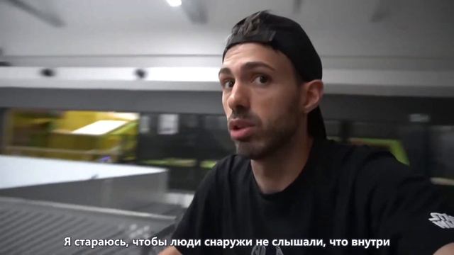 Задача состоит в том, чтобы прятаться в боулинге всю ночь, и весь процесс захватывающий! смотреть онлайн