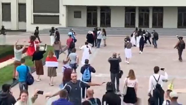 Военные опустили щиты на площади Независимости 13.08.2020 смотреть онлайн