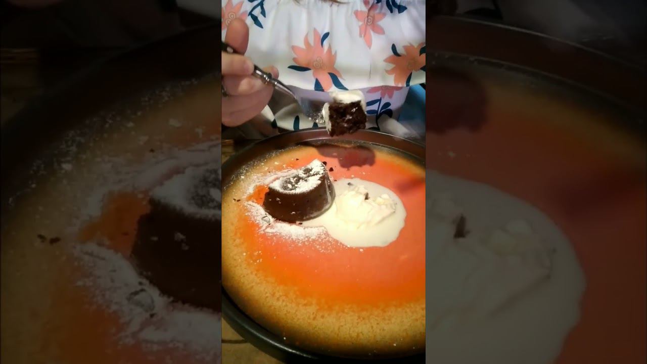 мороженое и горячий шоколад