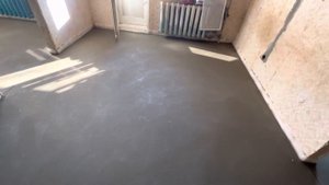Проверяем полусухую стяжку. С утра уже на объекте ?