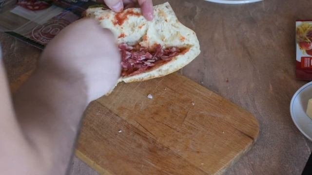 Горячий бутерброд в лепёшке