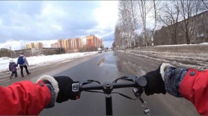 Прокатился на электросамокате White Siberia по району. Левшино, кислотные дачи, молодежка.