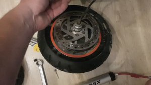 Замена шины на колесе электросамоката KUGOO M4 PRO.